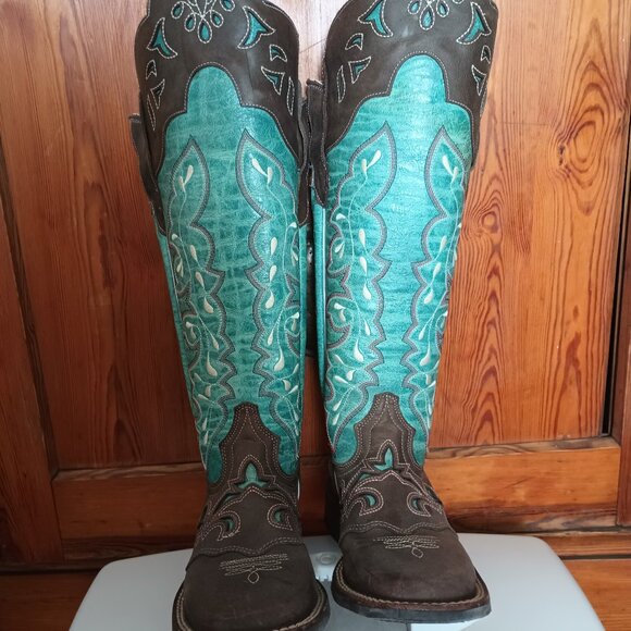 Lacy Boots - Picture 1 of 2